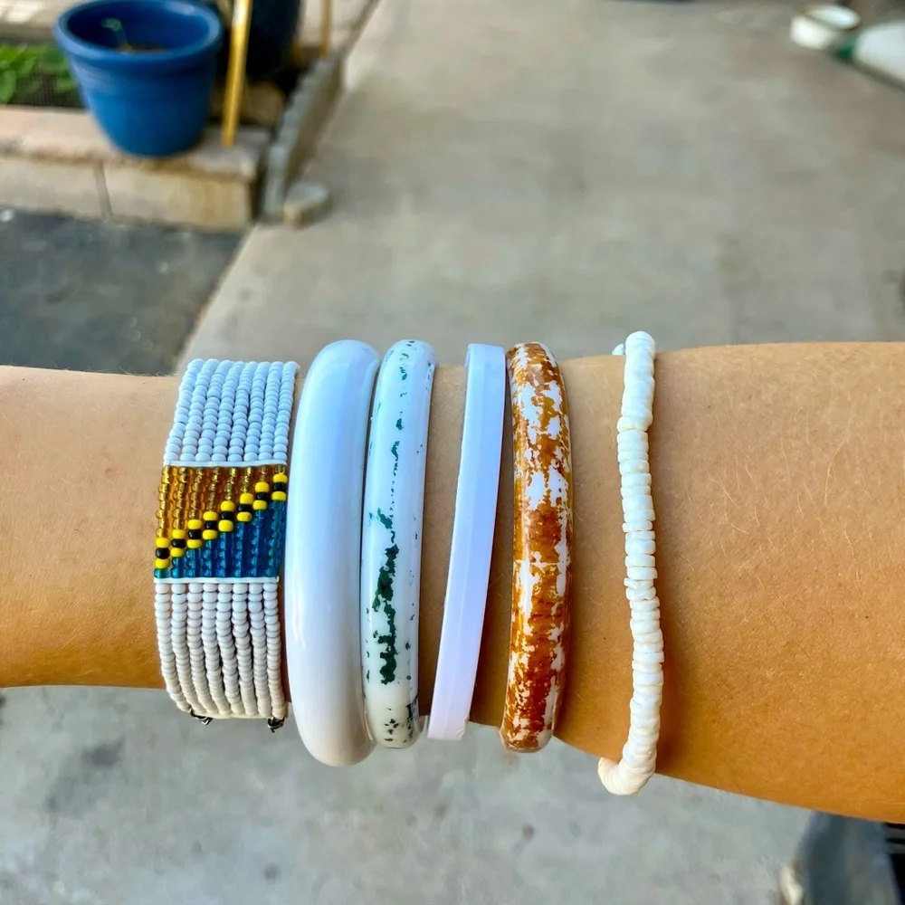 N/A vibrant bracelet